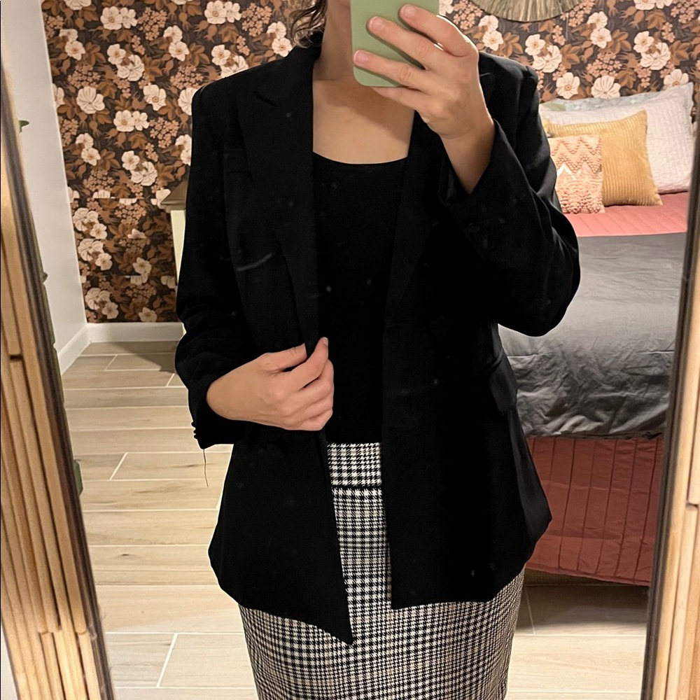 Tailored Black Women's Blazer - Sleek Suit Jacket